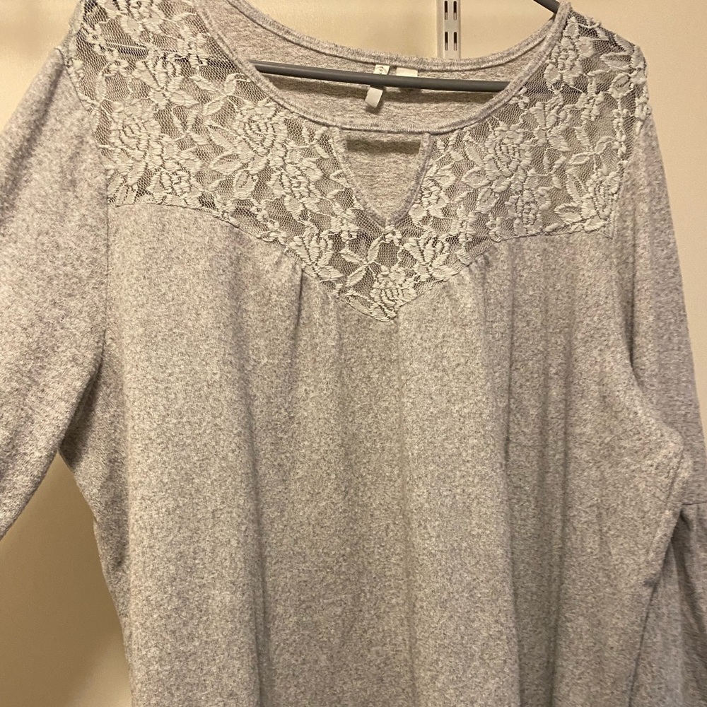 Lace top sweater size 22/24